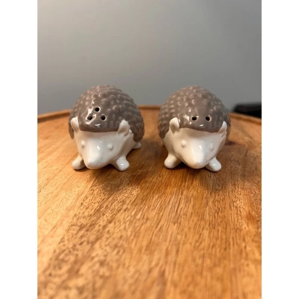 Hedgehog Stoneware Salt and Pepper shakers - Picture 2 of 5